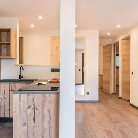 Lara Foehre Apartment *